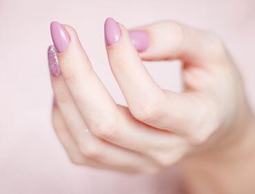 Jak przygotować zimowy manicure hybrydowy?