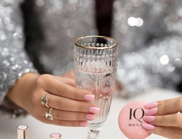 Wiosenne Inspiracje na Stopy: Przygotuj Je na Sandały z Systemem Pododisc IQnails 