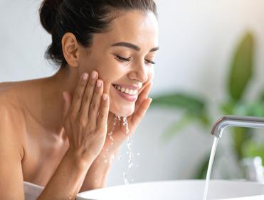 Skóra ściągnięta po myciu: dlaczego tak się dzieje i jak to naprawić?