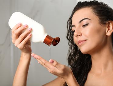 Dlaczego warto wybierać naturalne szampony do włosów?