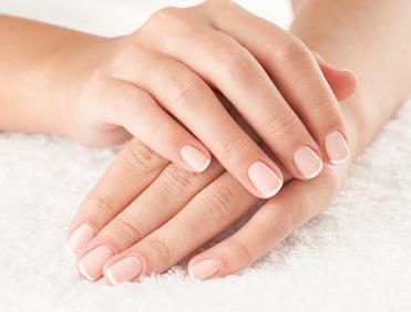 Jak dobrać lakier do paznokci do rodzaju płytki – trwałość, skład i pielęgnacja