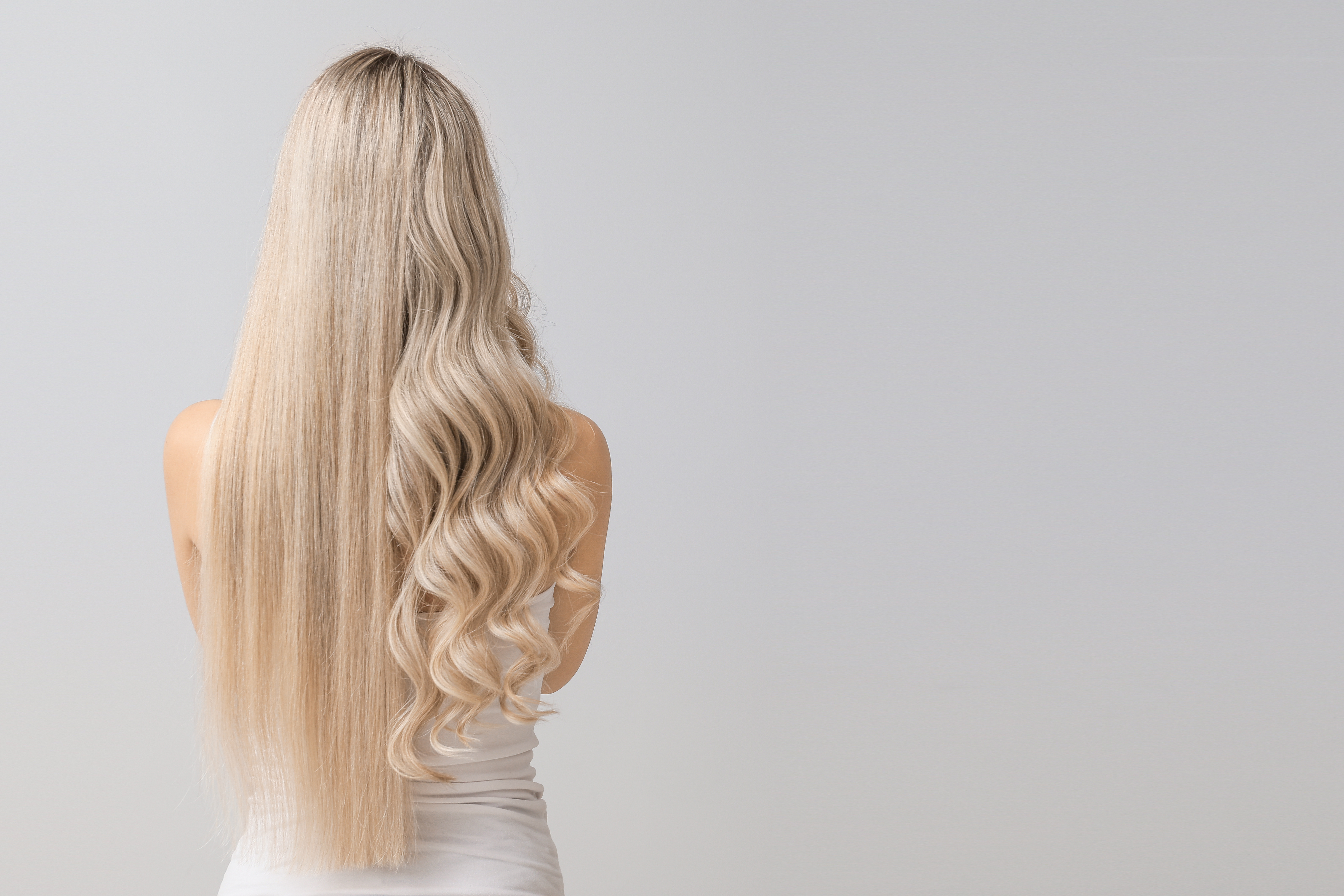 Jak samodzielnie zrobić efektowną fryzurę bez użycia lokówki? Poznaj sprawdzone sposoby!
