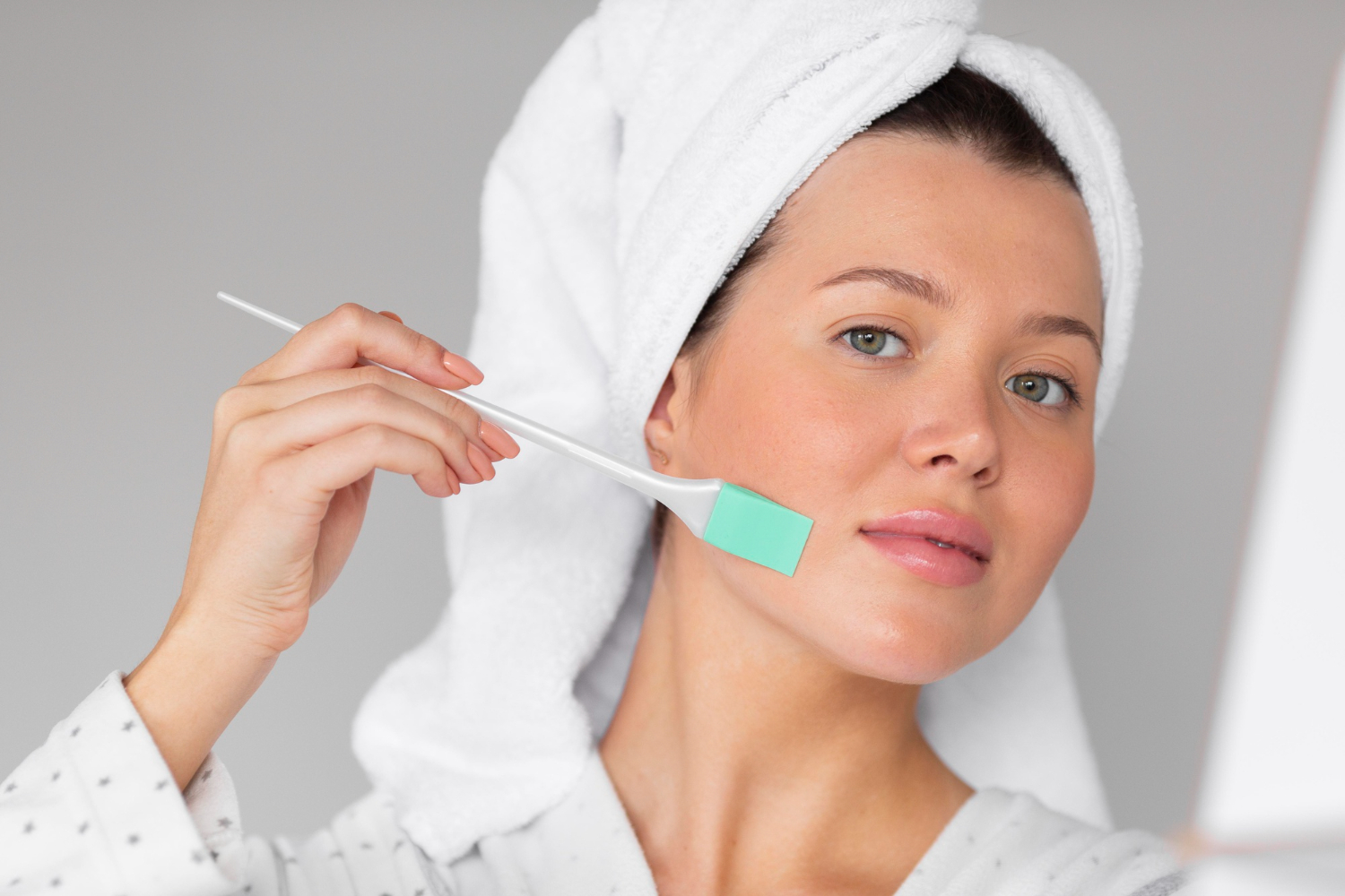 Podstawy oczyszczania twarzy: jak wybrać idealne produkty do swojego typu skóry