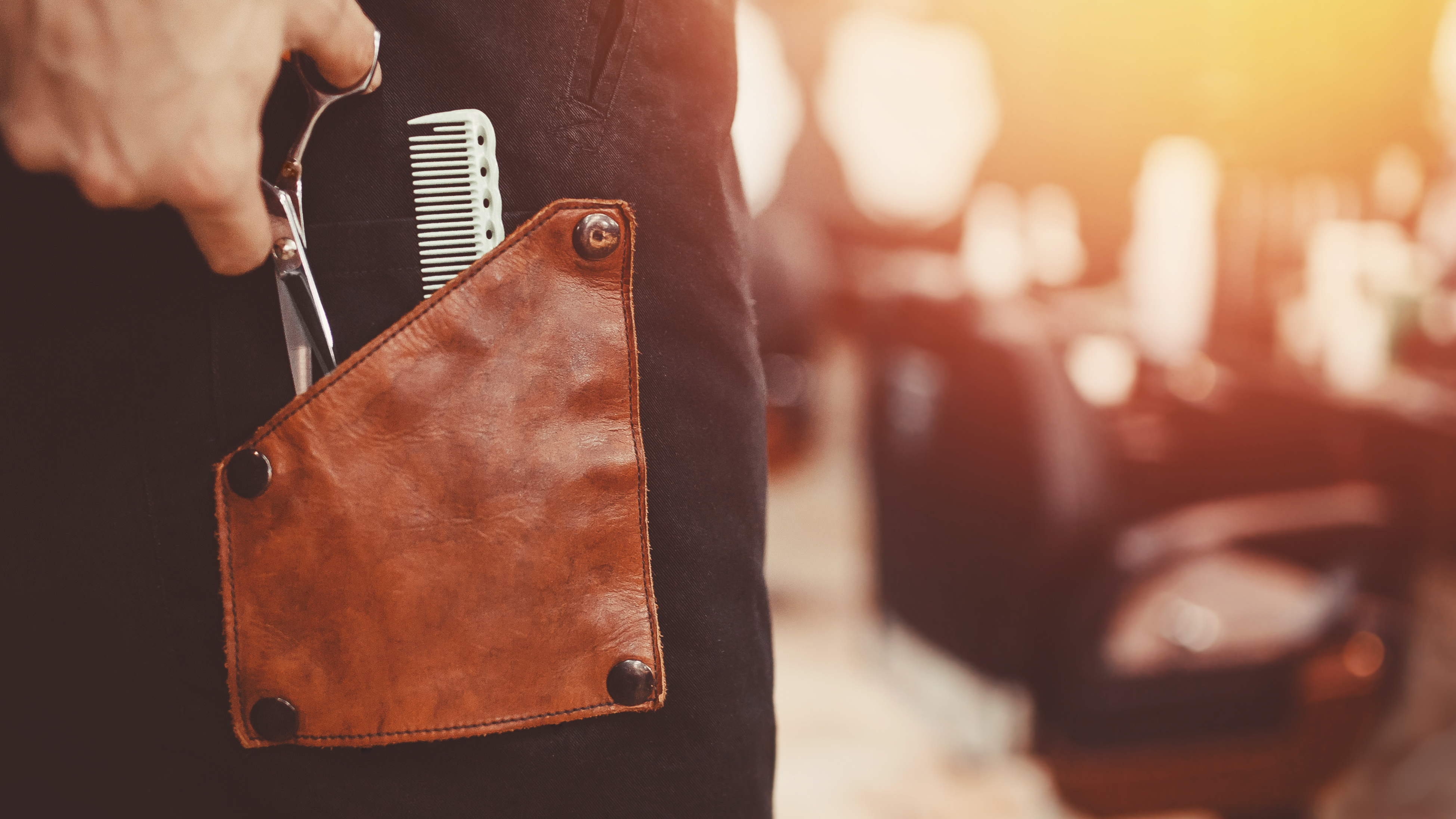 Fryzjer czy barber? Sprawdź, czym się różnią i kogo potrzebujesz
