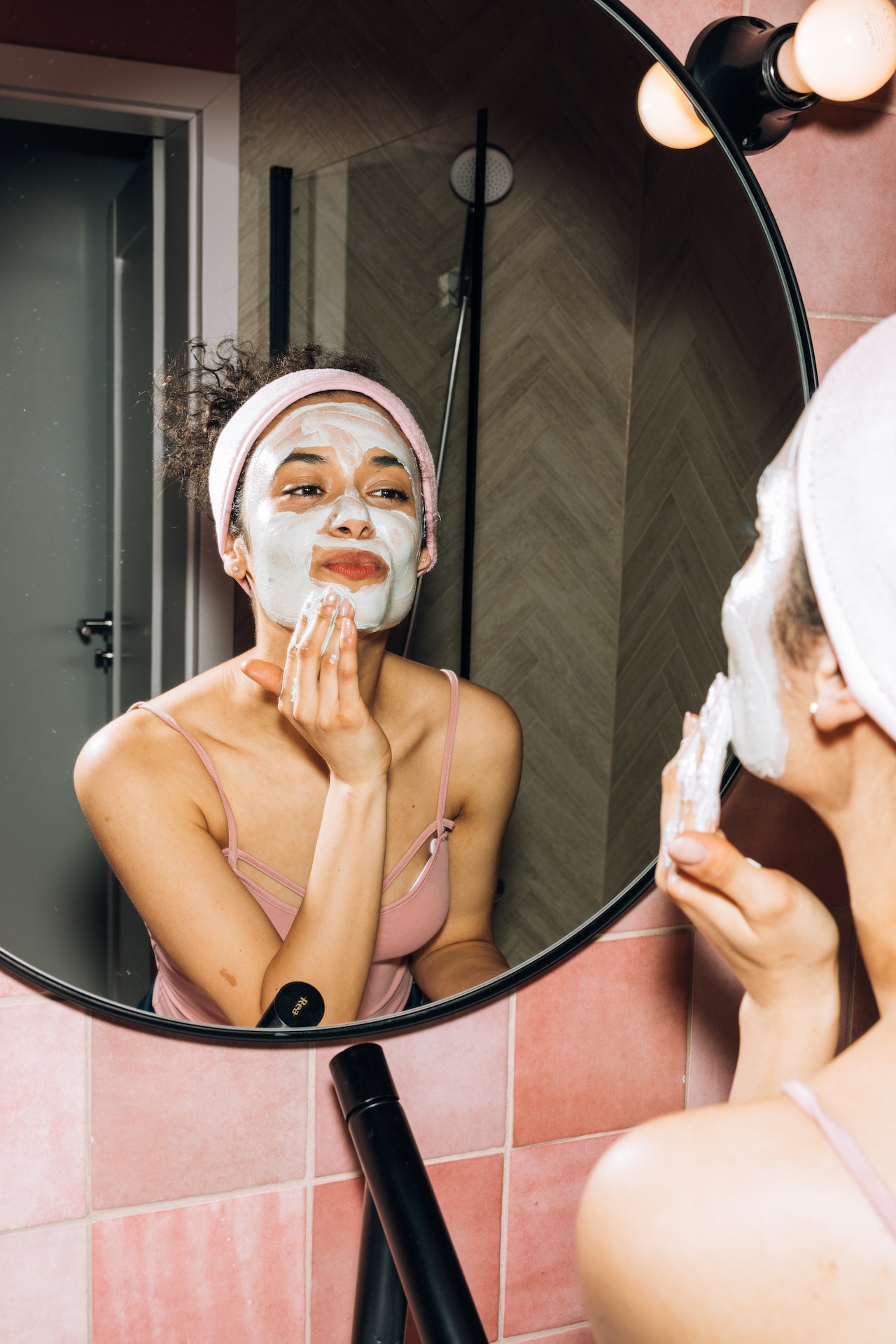 Domowa pielęgnacja krok po kroku. Jakie naturalne kosmetyki do twarzy wybrać?