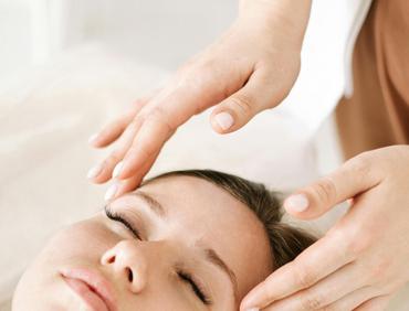 Na co zwracać uwagę wybierając kosmetyki do twarzy?