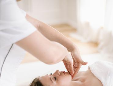 Naturalny lifting twarzy. Jak japoński masaż potrafi odmienić wygląd i kondycję skóry?
